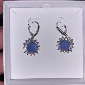 Never worn, don’t have a reason to wear.